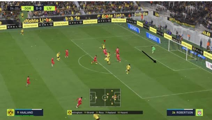 How to move goalkeeper in FIFA. Goalkeeper moved to the direction of strikers foot/ shot.