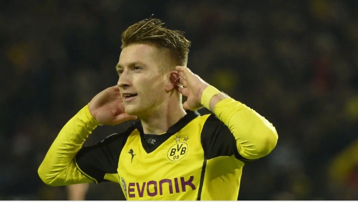 10 best attacking midfielders in the world 2022/2023. Image showing Reus celebrating his goal.