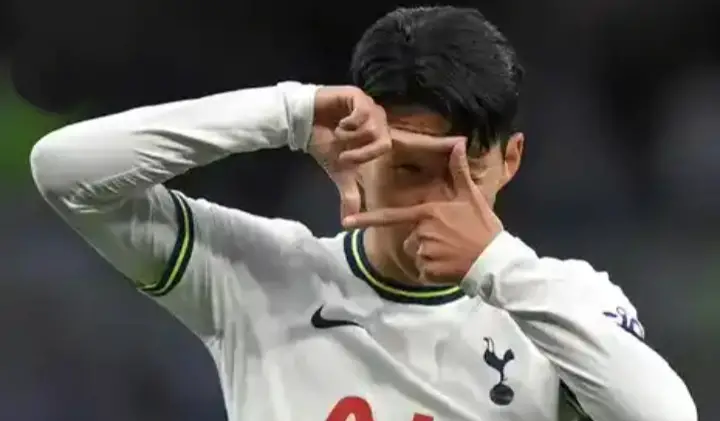 10 best dribblers in EPL. Image showing som Heung min