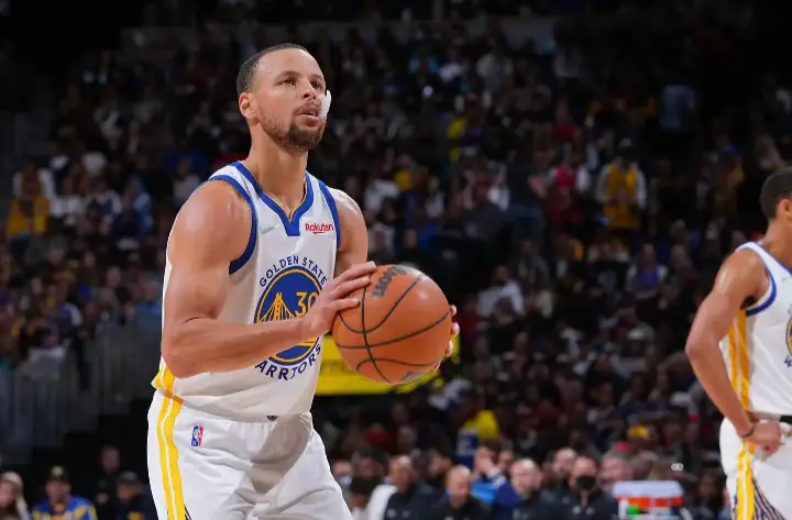5 best ball handlers in basketball. Image showing Stephen Curry.