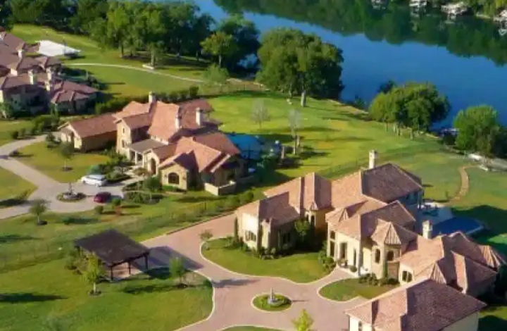 Living in Austin Texas, pros and cons. Image showing real estate in Austin Texas.