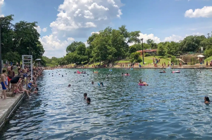 Living in Austin Texas, pros and cons. Image showing people having fun in Barton springs